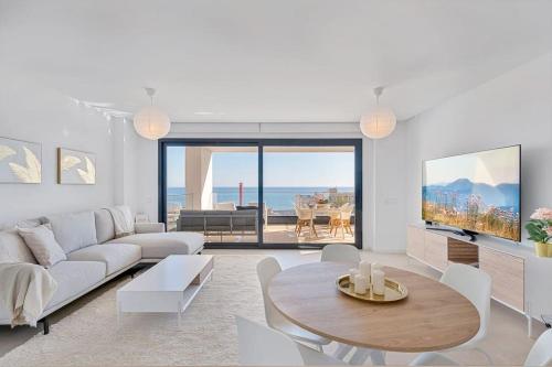 Apartment with big pool and close to beach!