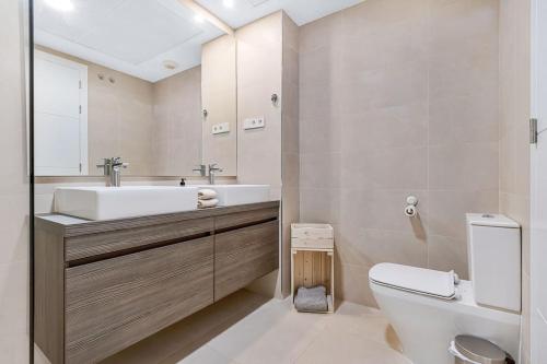 Apartment with big pool and close to beach!