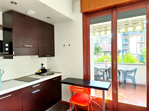 Apartment with Exclusive terrace in Milano Downtown Shopping Area with AC,Wifi,Subway M1 M2 and Self Check In