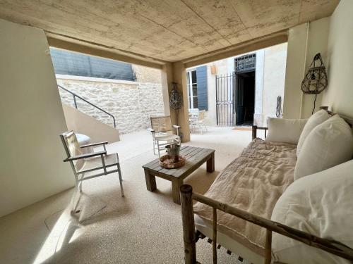 a bedroom with a bed and a table and chairs at La Maison de Lola in Carpentras