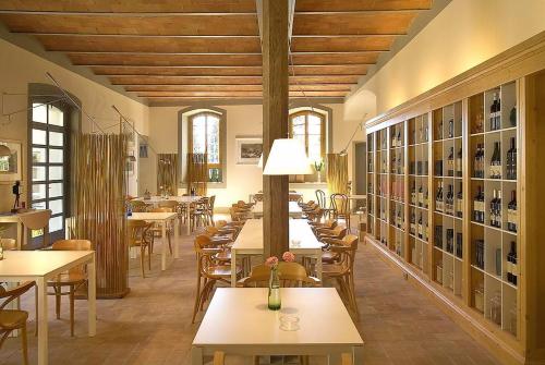 En restaurang eller annat matställe på Exclusive Borgo in Tuscany
