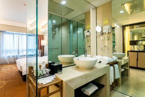 a bathroom with two sinks and a large mirror at Landmark International Hotel in Guangzhou