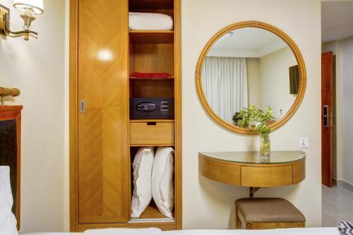a dressing room with a mirror and a table at Dweik Hotel LUXURY 3 in Aqaba