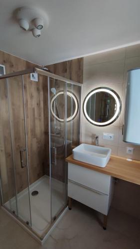a bathroom with a shower and a sink at Czernyszówka in Bystre