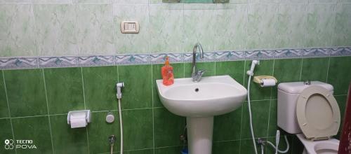 Kylpyhuone majoituspaikassa Baiet AL-Deafah Guest house