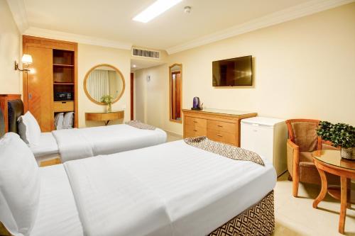 Кровать или кровати в номере Dweik Hotel LUXURY 3