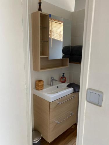 a bathroom with a sink and a mirror at Les Lilas in Hyères