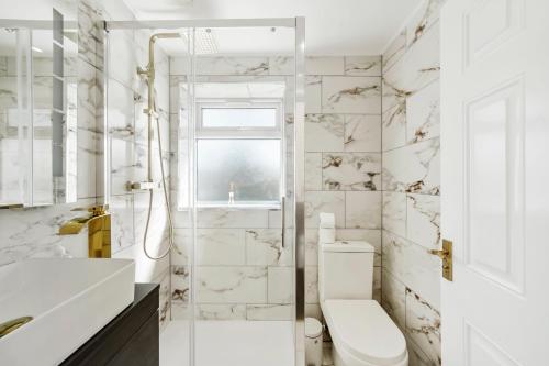Designer House in Bristol - Hot Tub - Sleeps 10 photo 8