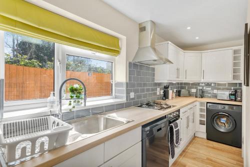 Designer House in Bristol - Hot Tub - Sleeps 10 photo 14
