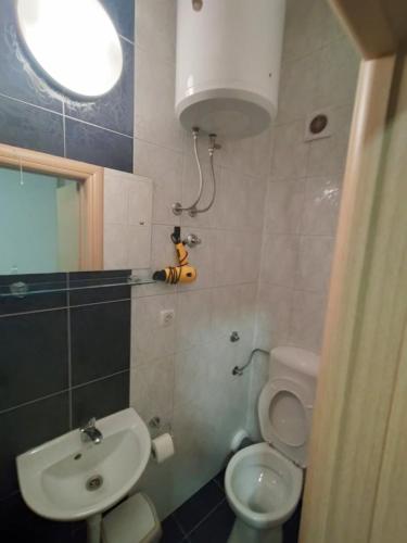 Un baño de Lovely Home City Center