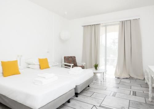 Gallery image of Sunrise Village Beach Hotel in Kalamaki Messinia