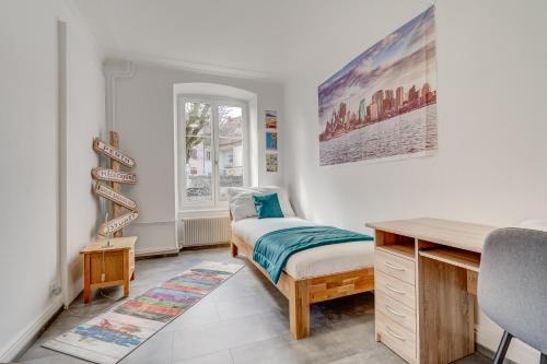 Postel nebo postele na pokoji v ubytování The 5 Continents II by Stay Swiss