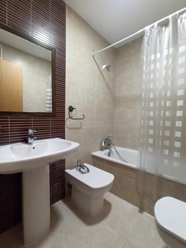 Koupelna v ubytování Precioso apartamento con terraza y vistas al mar