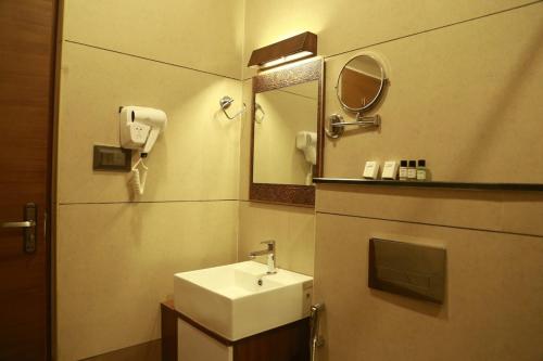 a bathroom with a sink and a mirror at Casa Orchid in Alleppey