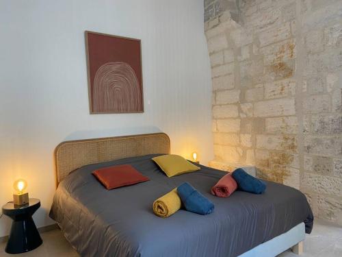 Posteľ alebo postele v izbe v ubytovaní Appartement avec ventilateurs proche du Palais des Papes