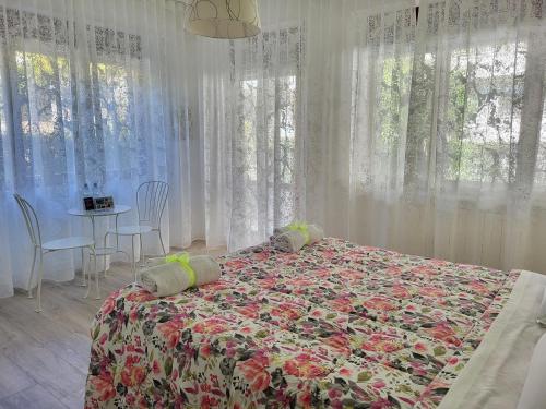 a bedroom with a bed and a table with chairs at B&B Villino Giovanna Wi-Fi AC Prima fila mare Pineta in Porto SantʼElpidio
