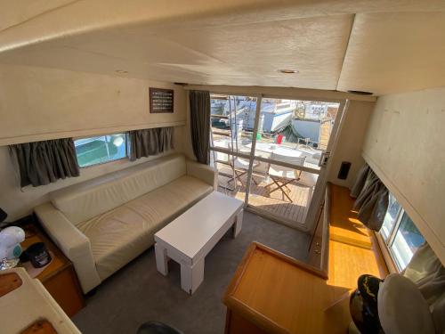 an overhead view of a living room with a couch and a table at - DIVALI - Duerme en un Confortable Yate en Barcelona in Barcelona