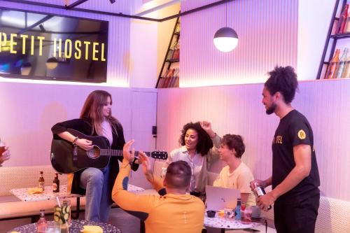 Petit Hostel Palacio Real photo 57
