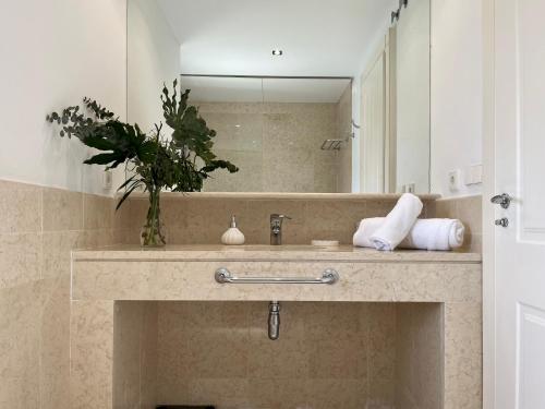 A bathroom at ATICO EN SOTOGRANDE