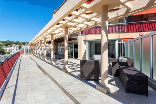Centrally located flat with sea view terrasse