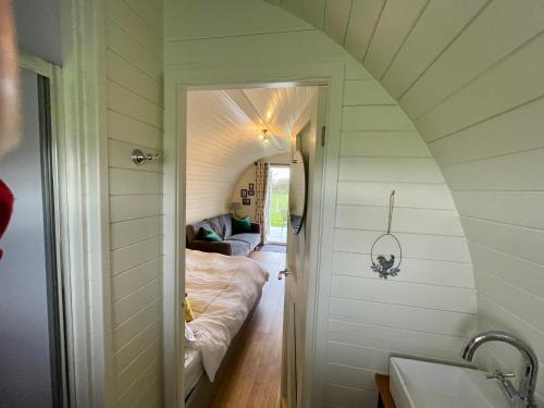 Postel nebo postele na pokoji v ubytování Abbey farm luxury glamping