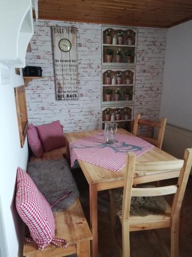 Ein Sitzbereich in der Unterkunft Ferienwohnung Isis in Neufang