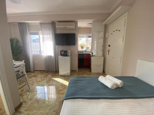 Postel nebo postele na pokoji v ubytování Cozy studio centr Torremolinos