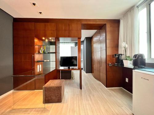 Μια τηλεόραση ή/και κέντρο ψυχαγωγίας στο Flat em região nobre