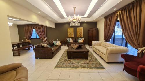 Ein Sitzbereich in der Unterkunft Unique Furnished Holiday Villa Bahrain