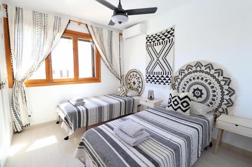 Oleza Sun Playa Flamenca tesisinde bir odada yatak veya yataklar