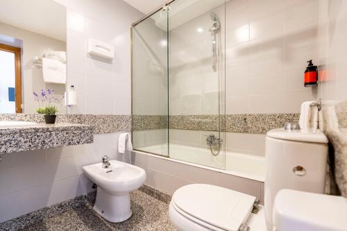 Bilik mandi di Hotel del Prado