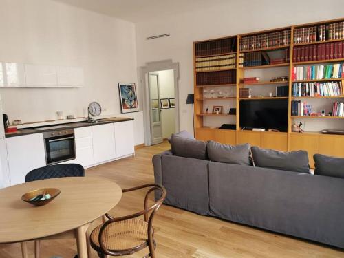A kitchen or kitchenette at Luxury apartment - Porta Venezia