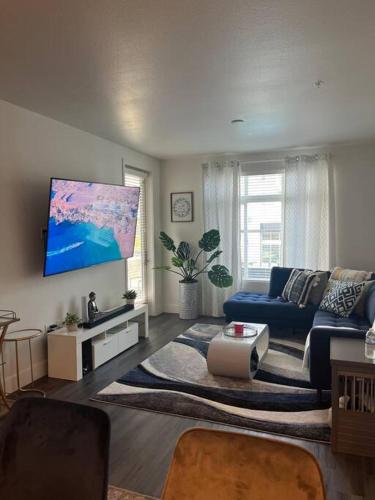 Entire place 1bed 1 bath 1 bed King size turns in two full twin size plus beds