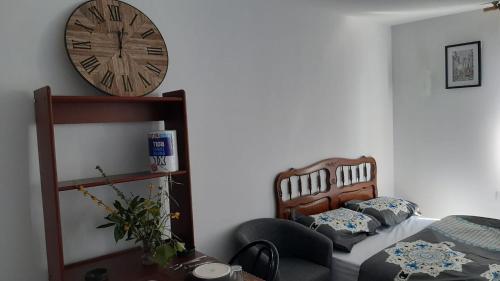 Katil atau katil-katil dalam bilik di STUDIO TRES PROPRE de 18 m2