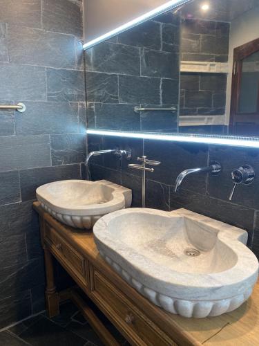 Koupelna v ubytování EZE Inn Boutique Hotel