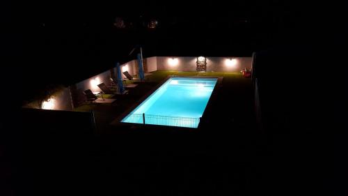 una vista aérea de una piscina por la noche en Les bougainvilliers, en Penta-di-Casinca