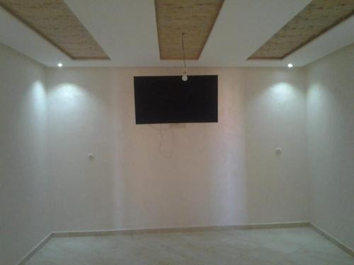 an empty room with a television on the wall at Khalid in Beni Mellal