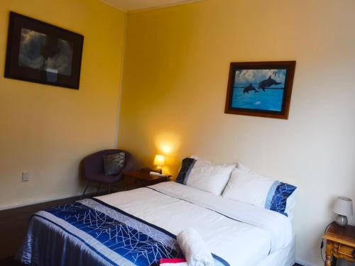 A bed or beds in a room at Pakington Ensuite homestay