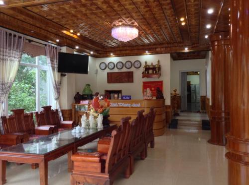 A restaurant or other place to eat at Khanh Phuong Hotel
