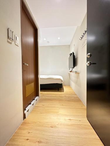 Postel nebo postele na pokoji v ubytování Yoshi Hotel - Tainan Station Branch