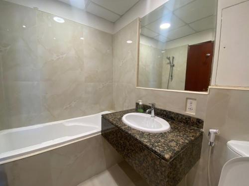 a bathroom with a sink and a bath tub at Al Mashreq 2 BR Rimal 1, City View - JBR in Dubai