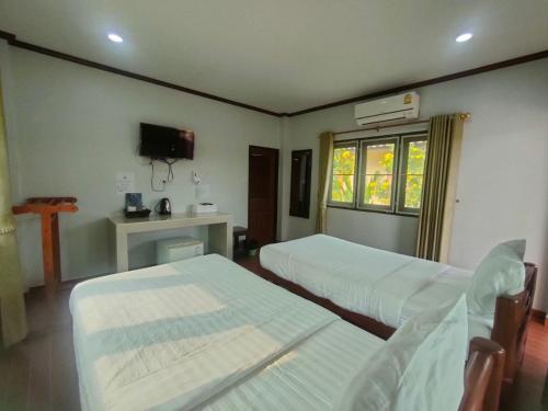 a hospital room with two beds and a window at Chatchawan Resort in Ban Tha Sao
