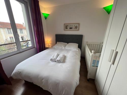 Posteľ alebo postele v izbe v ubytovaní Maison Climatisée 04 chambres Paris Disney CDG