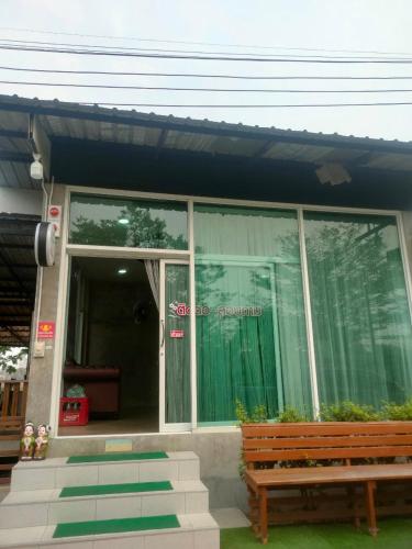 a building with a bench in front of a window at Chatchawan Resort in Ban Tha Sao