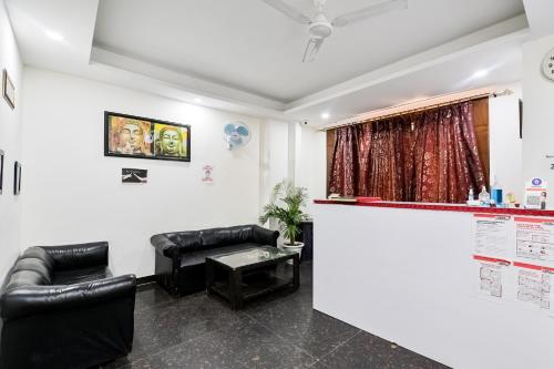 Khu vực sảnh/lễ tân tại OYO 72284 Premium Rooms Chhatarpur