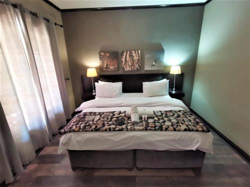 a bedroom with a large bed in a room at Kakamas Hotel in Kakamas