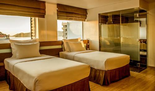 Giường trong phòng chung tại Aroma Nha Trang Boutique Hotel
