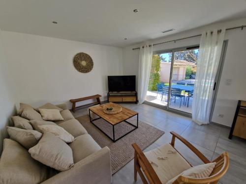 Afbeelding uit fotogalerij van La Villa Bleue in Saumane-de-Vaucluse