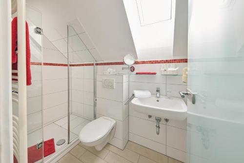 Un baño de Hotel Garni Dorfkammer