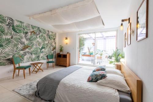 a bedroom with a large bed and a table and chairs at La petite Toscane de Marseille in Marseille